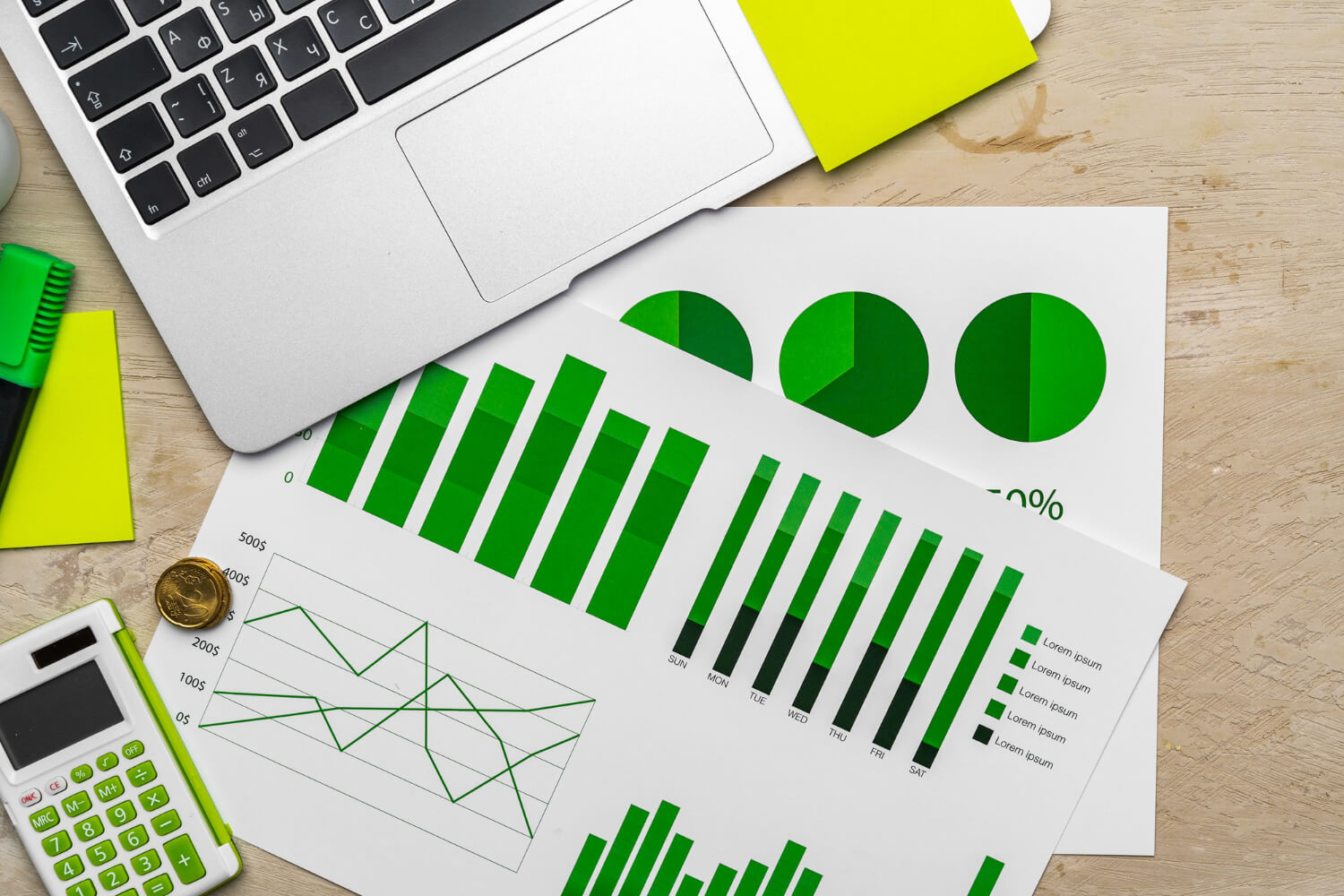 Voici 10 formules Excel à absolument maîtriser pour gagner en productivité Si vous êtes une entreprise ou une agence marketing désireuse de gagner en productivité grâce aux fonctions que peut nous offrir l'outil Excel, cet article est fait pour vous. En effet, nous allons vous partager 10 formules Excel pour marketing qu'il faut absolument maîtriser. À travers ces fonctions, vous découvrirez les avantages du logiciel et pourquoi il est essentiel de se former à son usage via une formation excel. 1. =SOMME pour calculer des valeurs La formule =SOMME permet d'additionner plusieurs données chiffrées et d'obtenir le total de ces nombres de manière automatique. Cette fonction est très utile aux entreprises et aux agences marketing, car elle leur permet de calculer différentes valeurs comme le total des ventes ou des profits. 2. Mesurer la performance d'un produit/service avec =MOYENNE Apprendre à utiliser la formule =MOYENNE est indispensable aux entreprises qui souhaitent évaluer la performance moyenne d'un produit ou d'un service en le mesurant. Pour apprendre à calculer avec cette fonction, vous pouvez cliquer ici afin de vous former avec Quality Training. Cet organisme certifié QFor dispose d'une équipe de 40 formateurs pédagogues, prêts à vous aider à améliorer vos compétences en bureautique, et ce, peu importe votre niveau ! 3. =SI pour faire des tests Les agences marketing doivent apprendre à employer la formule =SI afin de tester une condition et de renvoyer un résultat selon les données. Cela peut leur permettre d'élaborer des indicateurs, des seuils ou des scénarios… Ainsi, l'entreprise pourra par exemple déterminer si une campagne publicitaire est efficace (si elle atteint les objectifs souhaités). 4. =RECHERCHEV Pour que les entreprises puissent croiser des données qui proviennent de sources différentes (listes clients, catalogues…), elles peuvent utiliser cette formule. 5. =AUJOURDHUI Avec la formule =AUJOURDHUI, il est possible d'afficher et de comparer des dates (dates de livraison, date d'échéance, etc). 6. =DATE pour la composition d'une date Avec des données chiffrées, les agences marketing peuvent composer des dates. Ce qui est indispensable pour la création de planning et de calendrier. Elles peuvent aussi comparer les dates en fonction de différents paramètres et calculer des durées. 7. La fonction =NB pour gérer les horaires de travail Une autre formule qui peut être très utile aux entreprises et qu'il est important de connaître, est la fonction =NB. Celle-ci permet de savoir quels sont les jours et les horaires de travail de ses collaborateurs. 8. =CONCATENER pour la personnalisation de messages À présent, il est temps de parler de la formule =CONCATENER qui est à absolument maîtriser lorsqu'on est une agence marketing. Cette dernière est bénéfique lorsqu'il s'agit de joindre plusieurs textes ensemble. De plus, elle permet d'élaborer des messages personnalisés comme des titres ou des slogans. 9. =NBVAL pour les formulaires Voici 10 formules Excel à absolument maîtriser pour gagner en productivité 10. =TENDANCE pour se projeter Avec cette fonction, les sociétés sont en mesure de mieux se projeter. Car elle permet de faire des estimations et des prévisions en calculant la tendance linéaire d'un certain nombre de données. Conclusion Vous l'aurez compris, le logiciel Excel est rempli de fonctions indispensables aux entreprises et notamment aux agences marketing. Grâce à ses formules, elles peuvent calculer leurs ventes ou leurs bénéfices, évaluer la performance d'un produit, faire des tests, croiser des données importantes, élaborer des calendriers, créer des messages personnalisés, etc. Au vu du grand nombre de formules et de leurs avantages, les entreprises doivent apprendre à bien maîtriser l'outil. C'est pourquoi elles peuvent suivre une formation excel auprès d'un organisme certifié comme Quality Training.