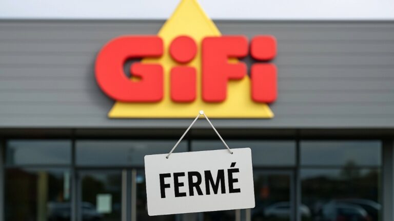 Fermetures de magasins Gifi en avril 2025 avec panneau fermé devant un magasin de l'enseigne
